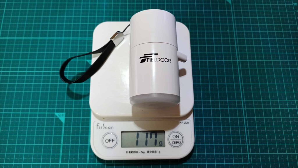 FIELDOOR電動エアーポンプの本体とノズル含めた重量117グラム