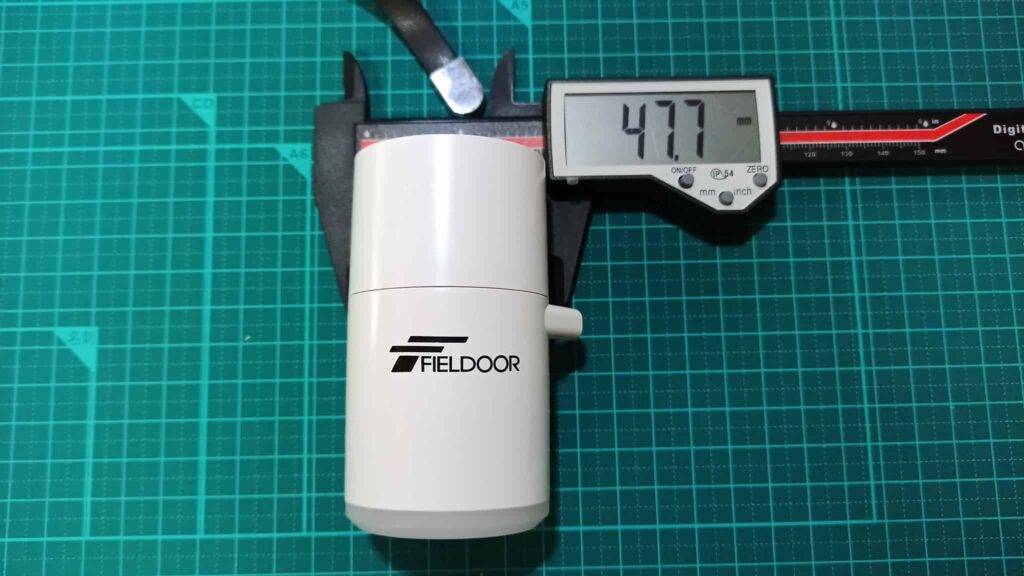 FIELDOOR電動エアーポンプの横4.77cm